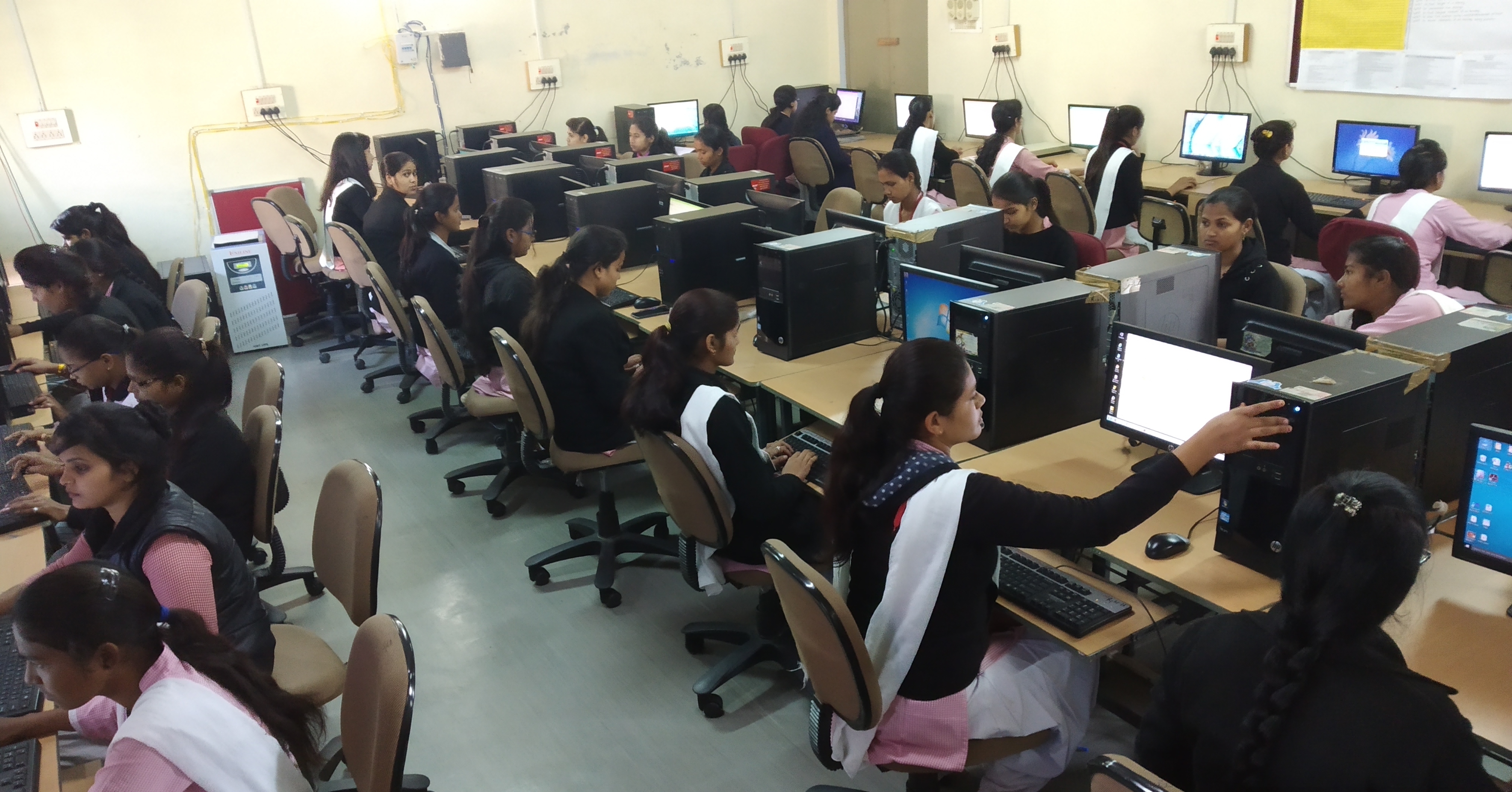 Computer lab at Government Girls Polytechnic Amethi